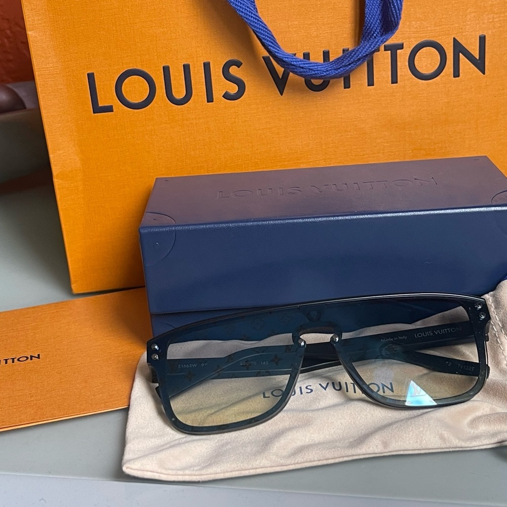 Louis Vuitton Waimea blue sunglasses